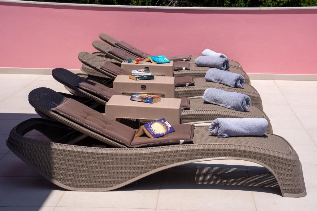 Keter Atlantic Sun Lounger - Brown- 2 Pack