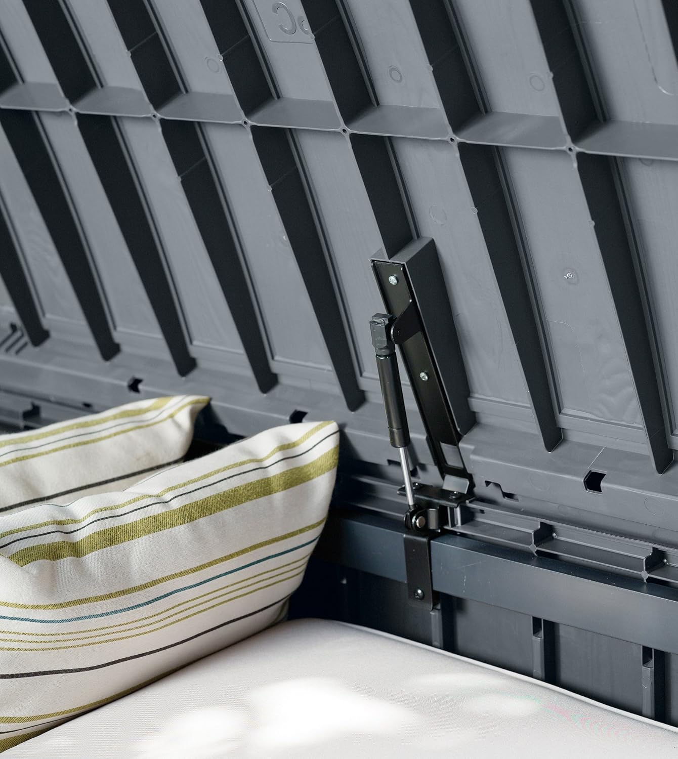 Keter Glenwood 390L Storage Box - Graphite